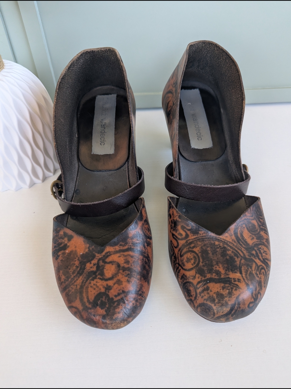 Muñoz Vrandecic Brown Patterned Leather Cutout Heels with Strap - Picture 7 of 12
